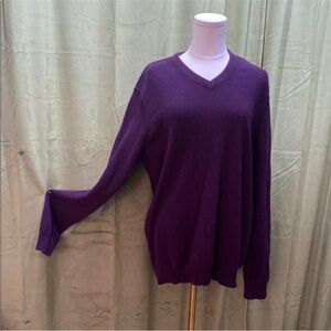 Vince 100% cashmere V-neck sweater, L